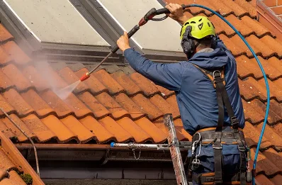 Démoussage et hydrofuge de toiture à Montmirat